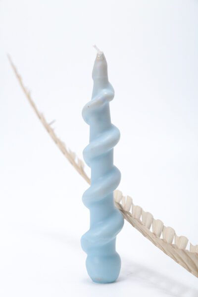 Vela que Chora Colorido Azul Claro/Fundo Laranja